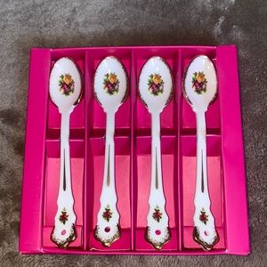 Old Country Roses Four Spoons